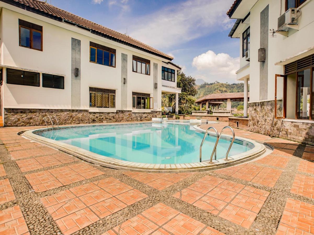 Oyo 3896 Villa Pesona Wisata Puncak Cianjur Kültér fotó